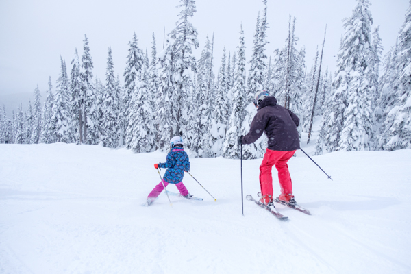 Mike & Alexis skiing