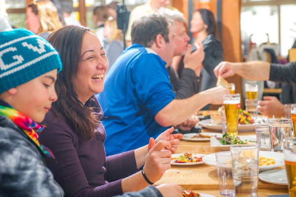 Family après Moose Lounge
